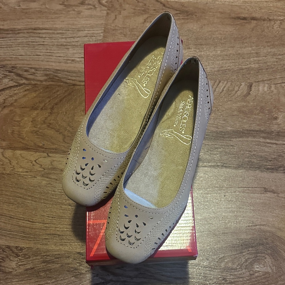 AEROSOLES Taupe Perforated Flats